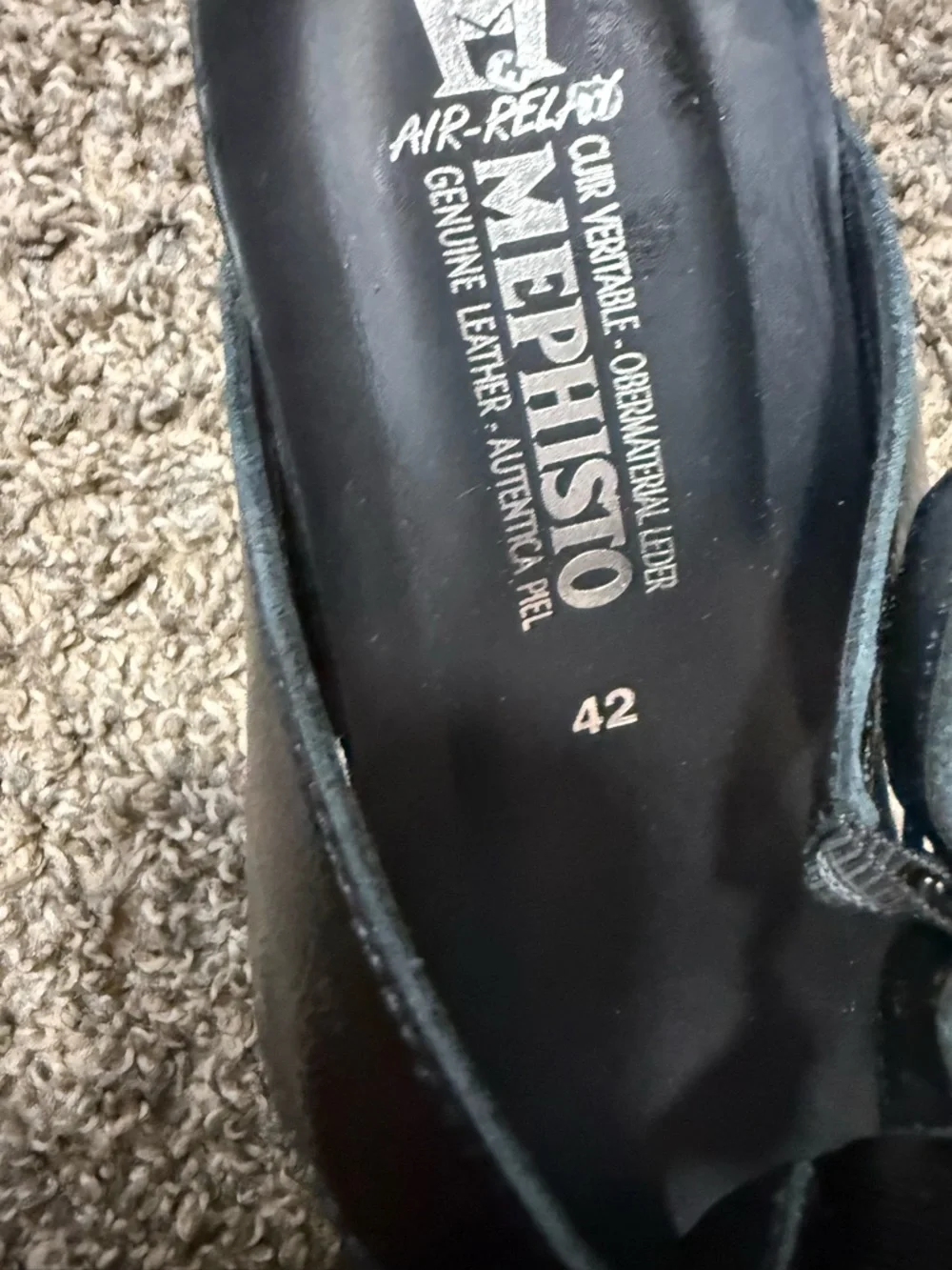 Mephisto Black Patent Leather T-Strap Jewel Sandals - Picture 2 of 4
